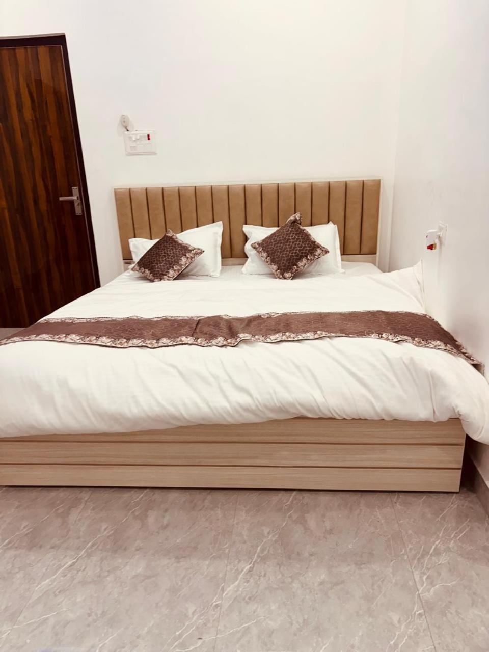 Shri Ram Darbar Hotel Ayodhya Kültér fotó