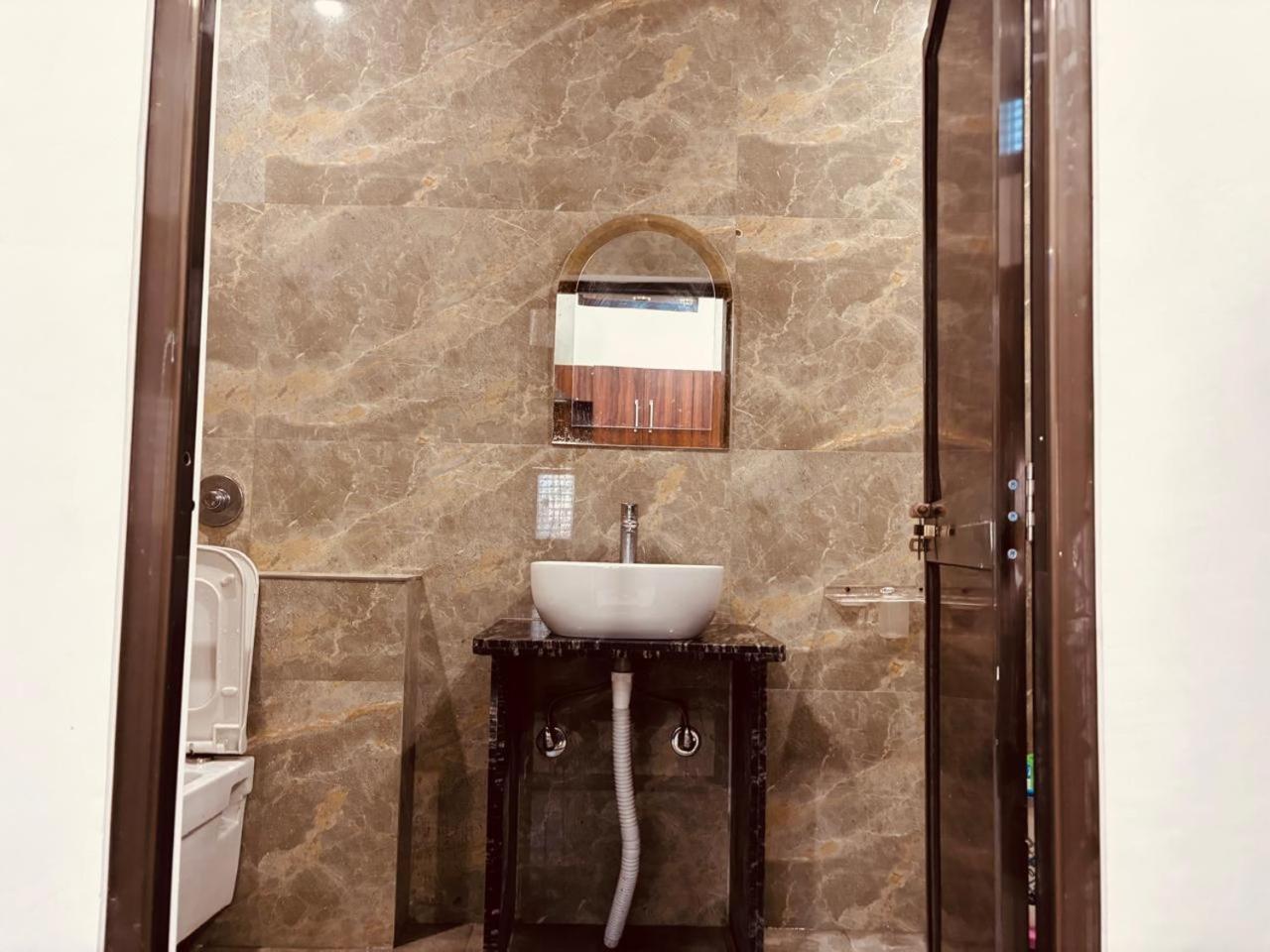 Shri Ram Darbar Hotel Ayodhya Kültér fotó