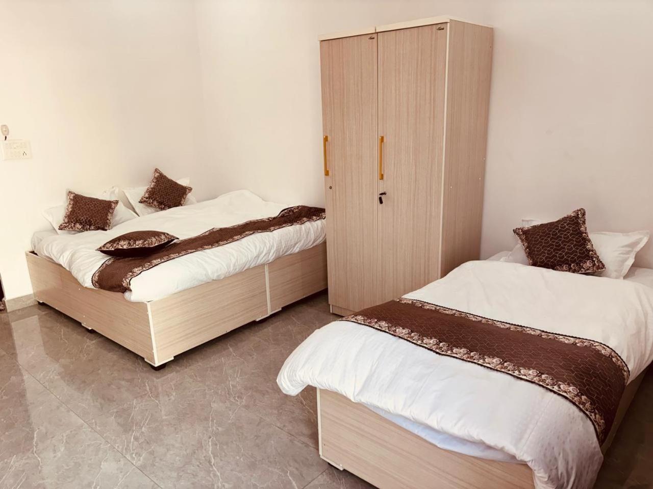 Shri Ram Darbar Hotel Ayodhya Kültér fotó